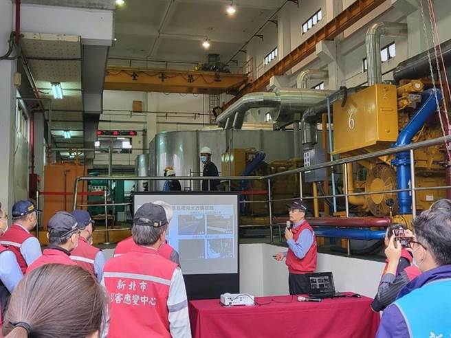 陈奇正进行简报。（板桥区公所提供）