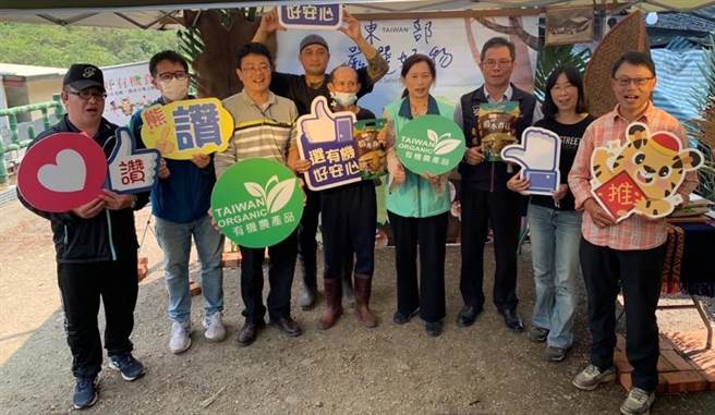 农粮署东区分署与宜兰县政府农业处等相关单位，一同推广有机椴木香菇。（农粮署东区分署提供／吴佩蓉宜兰传真）