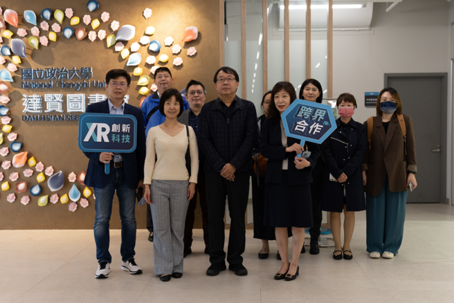 政大圖書館館長廖文宏談圖書館數位轉型。(照片/台灣實境科技創新發展協會提供)