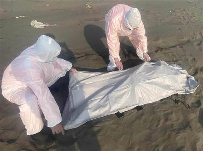 從2月27日至3月29日，警察和海巡機關大約發現20具海上浮屍，有16人確認身分。(本報資料照片)