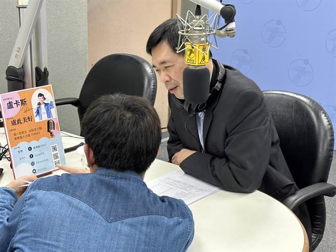 北市警大安分局长王宝章（右）上警广节目做反诈骗宣导，提醒民眾识诈。（警方提供）