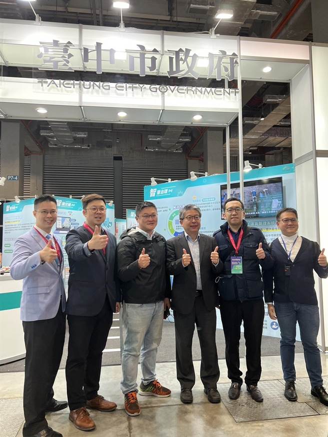 台中市数位治理局号召中市府各局处今天组团至智慧城市展观摩交流，汲取海内外各大城市、产业的智慧应用成果与经验。（市府提供／张亦惠台中传真）