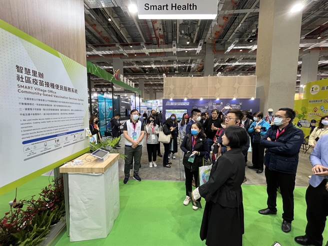 台中市数位治理局号召中市府各局处今天组团至智慧城市展观摩交流，汲取海内外各大城市、产业的智慧应用成果与经验。（市府提供／张亦惠台中传真）