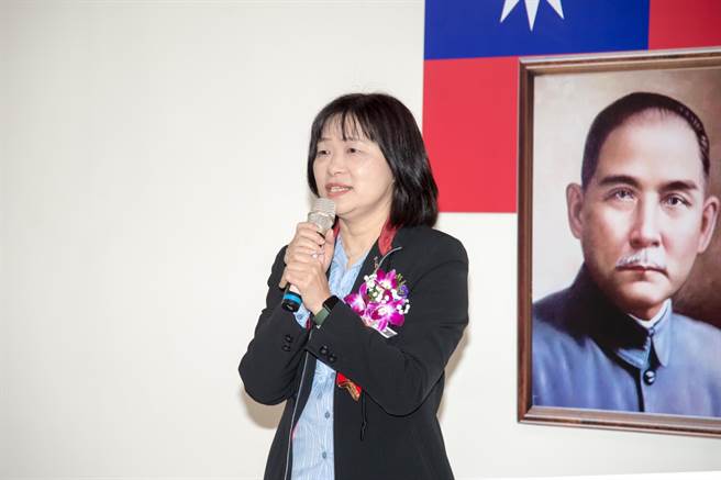 宜兰县政府环保局今天举行新任局长许嘉琦布达宣誓暨交接典礼。（宜兰县政府提供／李忠一宜兰传真）