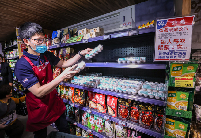 台湾的消费者物价指数(CPI)年增率已连续十九个月破2%，特别是最近的蛋荒，强化了民眾较大的通膨预期心理，且民生消费物价上涨幅度确实让民眾很有感的情况下，4月又要涨电价+11%，这两项民生消费几乎是触及所有家庭与企业。（罗永铭摄）