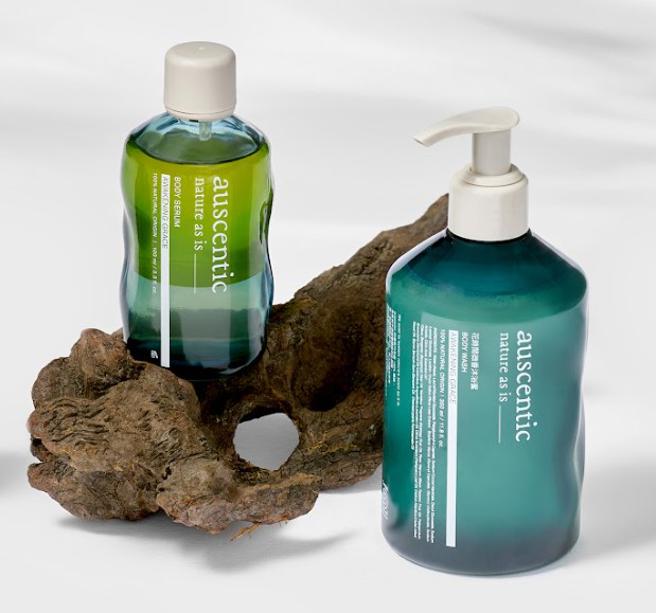 京站的绿藤生机全新纯净香氛品牌auscentic，微香沐浴保养组，原价2060元，特价1750元。（京站提供）