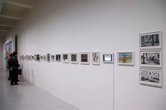 勒内．布里于北美馆这次展出共500余件作品与文件檔案，包含原版古董照片、底片印样、印刷样张、影片、手工书、展览计画、笔记、书信、拼贴、水彩等，除可见布里的摄影作品，亦可从他生活中信手拈来的多元创作中一睹其才华洋溢的艺术家风采。（邓博仁摄）