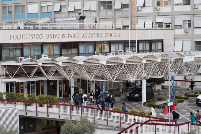 天主教教宗方济各29日住进罗马的杰梅利综合医院。（图／路透社）