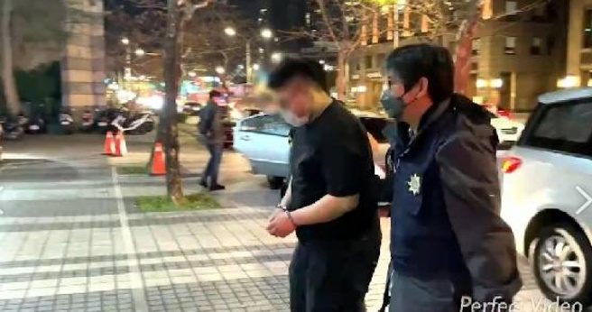 北市内湖区日前发生一起三角恋情杀事故，45岁的潘男遭情敌砍杀、脖颈中刀，抢救9天后仍不幸不治。（图／翻摄画面）