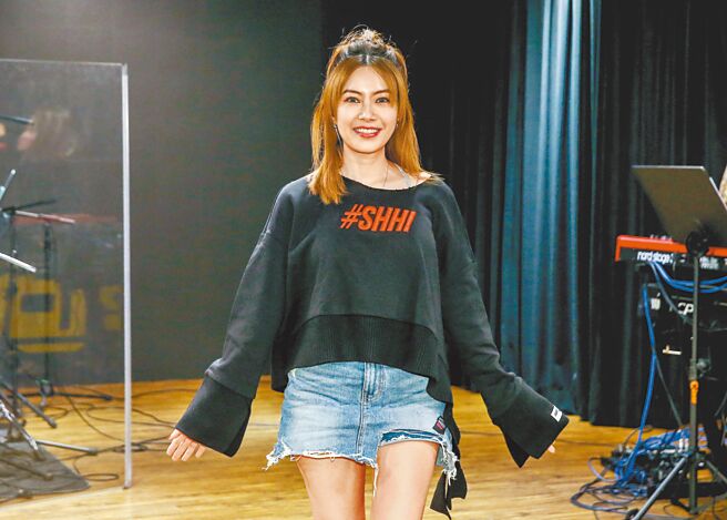 徐怀钰将举办演唱会，昨进行练团活动。（粘耿豪摄）