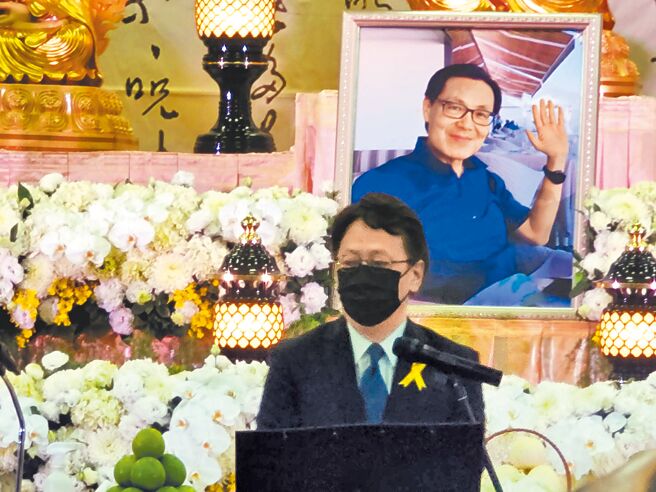 劉忠繼的告別式昨上午舉行，李四端代表好友致詞。（讀者提供）