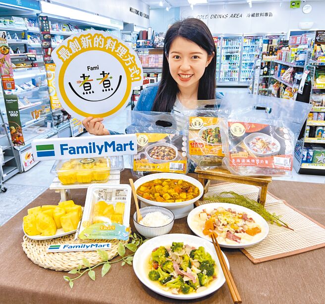 全家推Fami煮煮、鮮切水果滿足露營便利性，限時享有折扣。（全家提供）