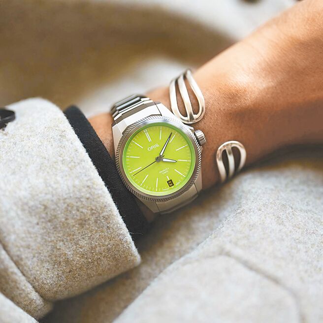 ORIS与「科米蛙」Kermit the Frog合作的联名腕表，日期窗在每个月的头一天会出现科米蛙。（ORIS提供）