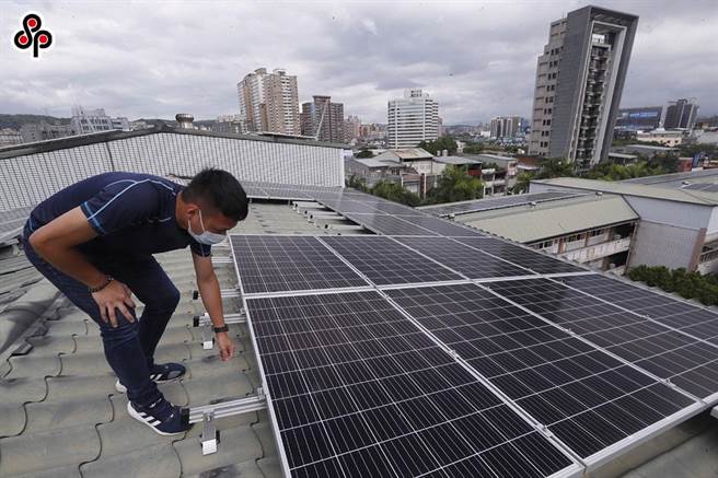 中央研究院环境变迁研究中心发表「净零之路－臺湾深度减碳」研究专书，建议应提出更积极的净零路径，并把握关键的净零契机。（报系资料照）