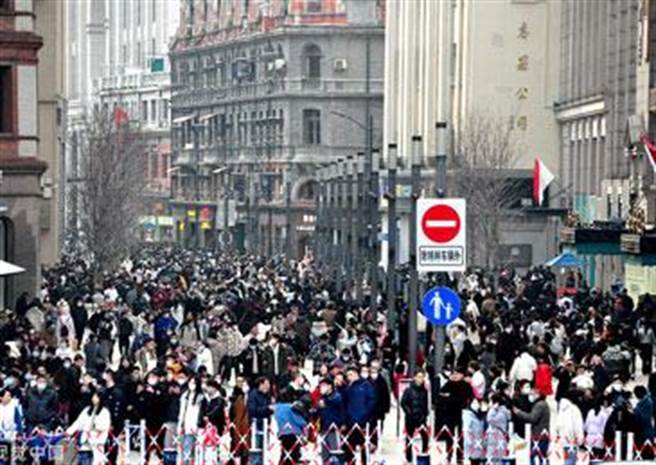 大陆主导更强劲增长有助新兴市场度过银行危机。（观察者网）