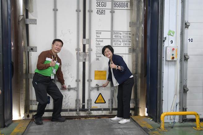 王惠美說，這次封櫃有高麗菜、菇類、栗子南瓜、西洋芹、芭樂、葡萄等共13公噸彰化優鮮蔬果，也期盼未來能打開更多通路。（彰化縣政府提供／吳建輝彰化傳真）