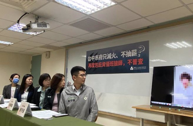 人本基金会31日举办记者会指控中市某高中狼师，多名中央及地方民代出席力挺。（陈淑芬摄）