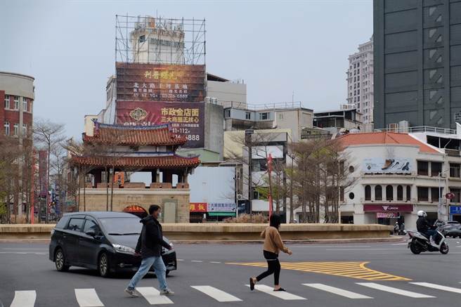 未礼让行人重罚今天上路，汽车最高罚3600元。（新竹市警局提供／王惠慧新竹传真）