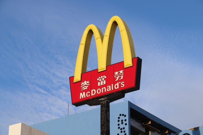 麦当劳转型，市区分店不再把内用座位数视为重点。（示意图／Shutterstock）