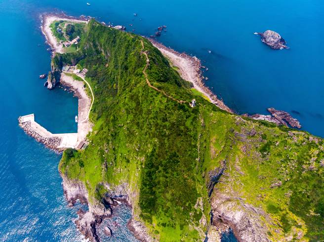 ▲基隆屿4月1日将开放登记登岛，岛上有许多景点值得一游。（基隆市政府提供／徐佑升基隆传真）