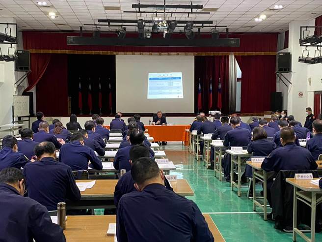 新北市警察局长廖训诚主持交通工作会报。（新北市交通警察大队提供）