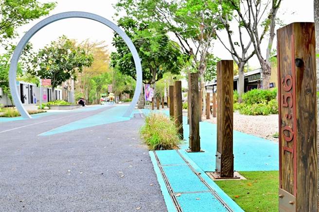 舊山線「豐原北號誌站」營造出蒸汽火車行經時噴發水霧，深受大小朋友喜愛。（台中市觀旅局提供／陳淑娥台中傳真）