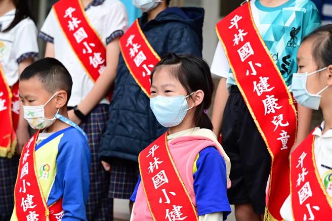 大林镇平林国小儿童节活动，表扬健康儿童。（平林国小提供／邱显诚嘉义传真）