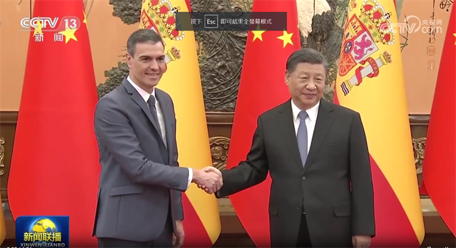 中国国家主席习近平3月31日在北京来华进行正式访问的西班牙总理桑杰士（Pedro Sanchez）。（摘自大陆央视画面）