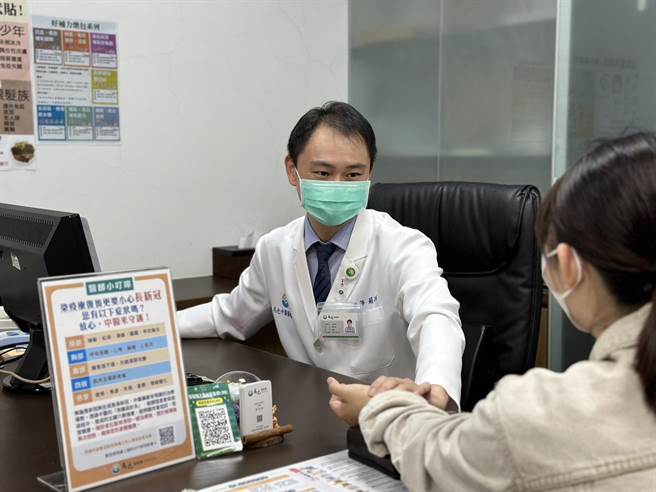 對於濕氣漸增，身體容易遭到濕邪入侵。東港馬光中醫蘇英碩醫師表示，可食用紅豆薏仁湯、四神湯以及按壓內關穴、陰陵泉穴、地機穴、太衝穴、行間穴5穴調養肝脾，來避免濕邪入侵。（馬光中醫提供／崔正綱高雄傳真）