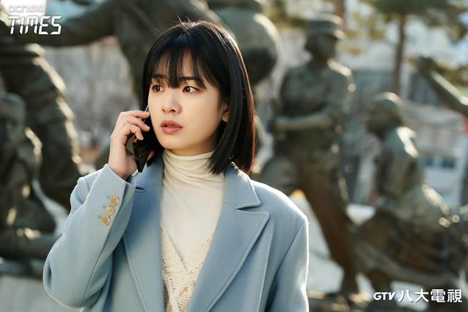 李周映在《TIMES》扮演一位满腔热血的记者。（八大提供）