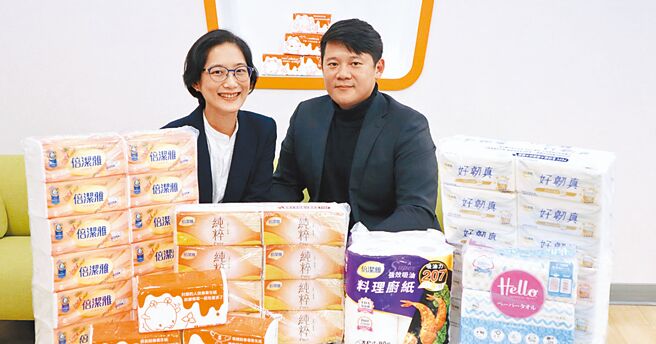 倍洁雅与虾皮购物合作推出「人生就像卫生纸」联名商品，让天天用卫生纸变得有趣，带动业绩成长近30倍。图／虾皮购物提供