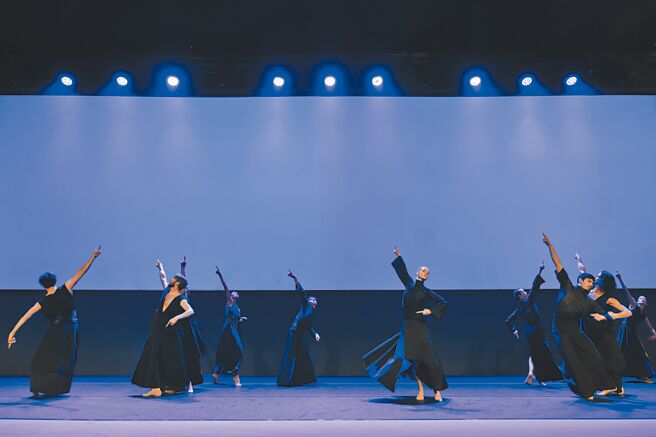 瑞士日内瓦表展开幕表演，一扫疫情阴霾。（CFP）