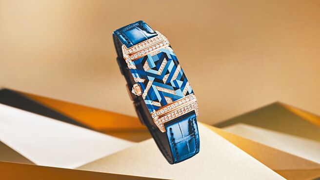 积家表主打Reverso翻转系列珐琅彩绘珠宝表，玫瑰金款396万元。（Jaeger-LeCoultre提供）