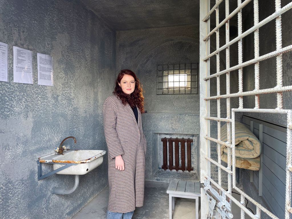 纳瓦尼正在俄罗斯流放营坐牢，牢房复制品于荷兰展出。图为纳瓦尼的发言人亚尔米许。（图／路透社）(photo:ChinaTimes)