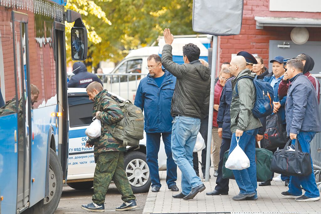 普丁再簽徵兵令 保證不送烏克蘭戰場 - 焦點新聞