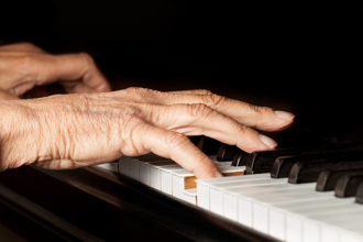 她琴齡超過一世紀！108歲每天練琴4小時 要出新專輯