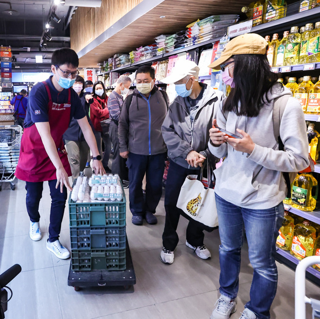 进口蛋今起陆续在通路贩售，农委会表示，预计4月1日起可在全省通路卖到牌价蛋。（图／示意图，记者罗永铭摄影）