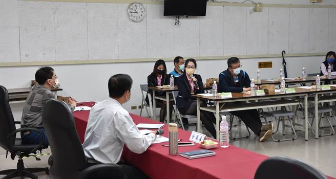 東勢分局昨日舉辦「112年金融機構防詐聯防宣導座談會」，邀請各金融機構代表參與座談，強化防詐宣導能量，有效提升民眾識詐騙的目標。(警方提供)