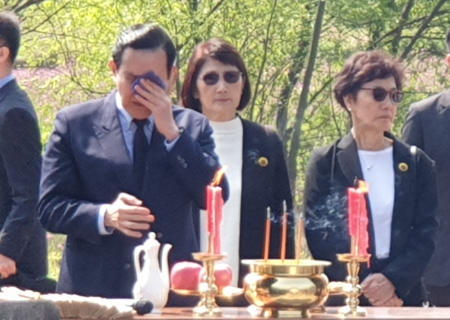 马英九湘潭祭祖读完祭文哽咽了。（蓝孝威摄）