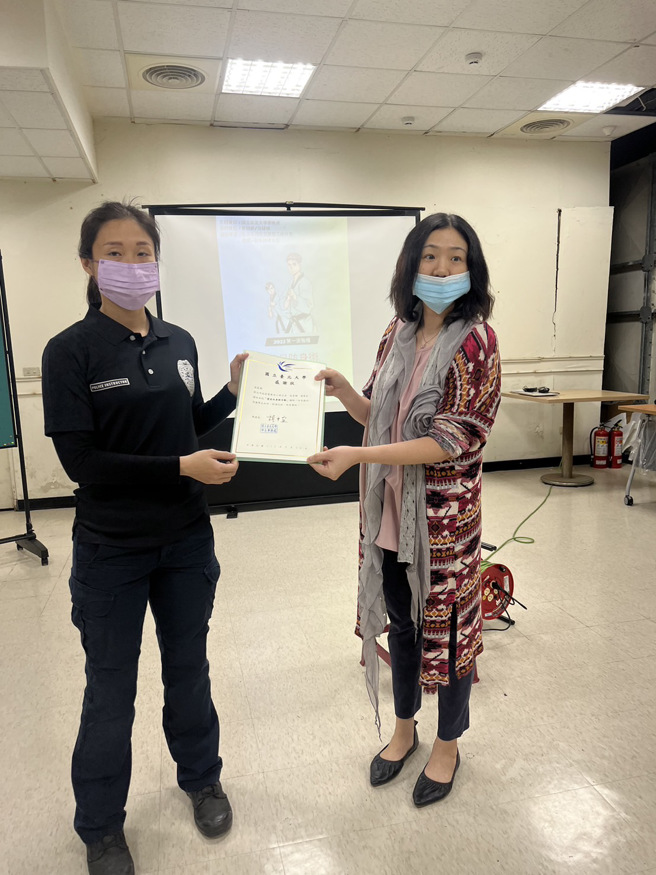 台北大学住辅组长李丽芳说，这次活动预告张贴出来，立刻就获得学生相当热烈的反应，名额秒杀。(三峡分局提供)