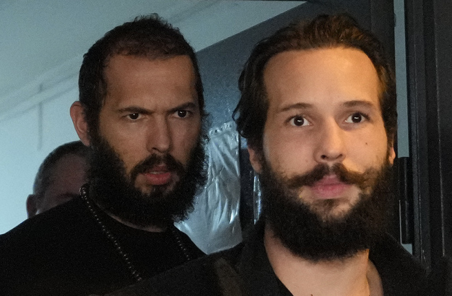 安德魯．泰特(左)和兄弟崔斯坦(右)。（圖／美聯社）