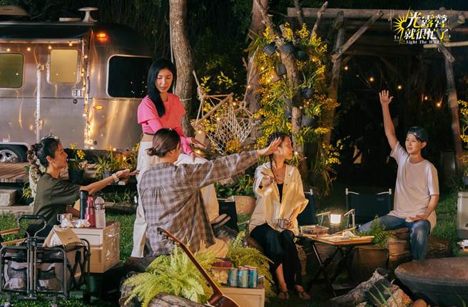 电视台发出紧急任务邀约光小姐们登玉山露营。（TVBS提供）