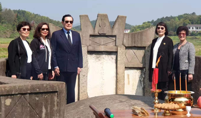 馬英九今祭祖感觸良多（藍孝威／攝）