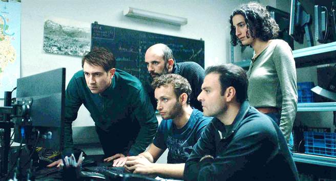 《追凶12夜》片中金句「这是男性的世界」，一语道破犯案者与警探多为男性的现实真况（海鹏影业提供）