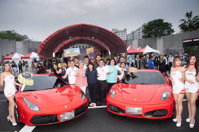 连续举办3天，「第2届超跑抵嘉」活动今下午在嘉义市文化路正式登场、启动。（嘉义市政府提供∕ 吕妍庭嘉义传真）