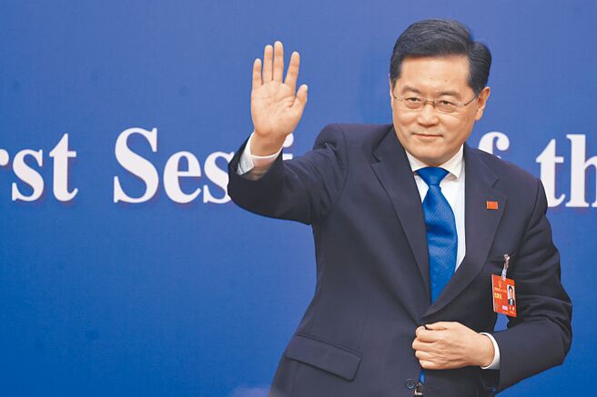 日本外务大臣林芳正昨在记者会上公布访中计画，将与中国外交部长秦刚（见图）举行会谈。（中新社）