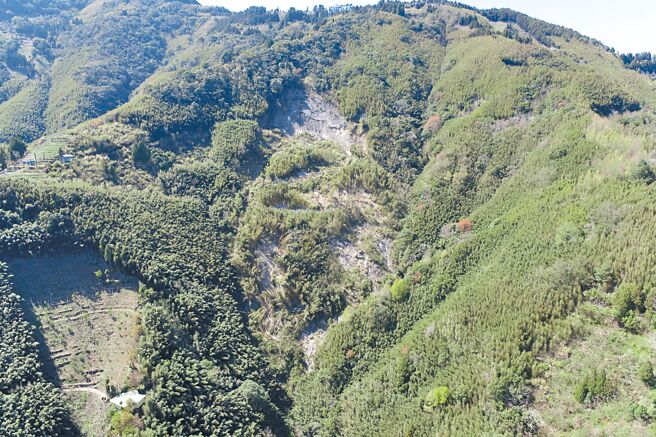 桃園復興光華地區因地質環境脆弱，近年邊坡持續滑動，為保障附近居民安全，市府擬畫為特定水土保持區，預計6月辦公聽會與部落會議說明規畫。（桃園市水務局提供／蔡明亘桃園傳真）