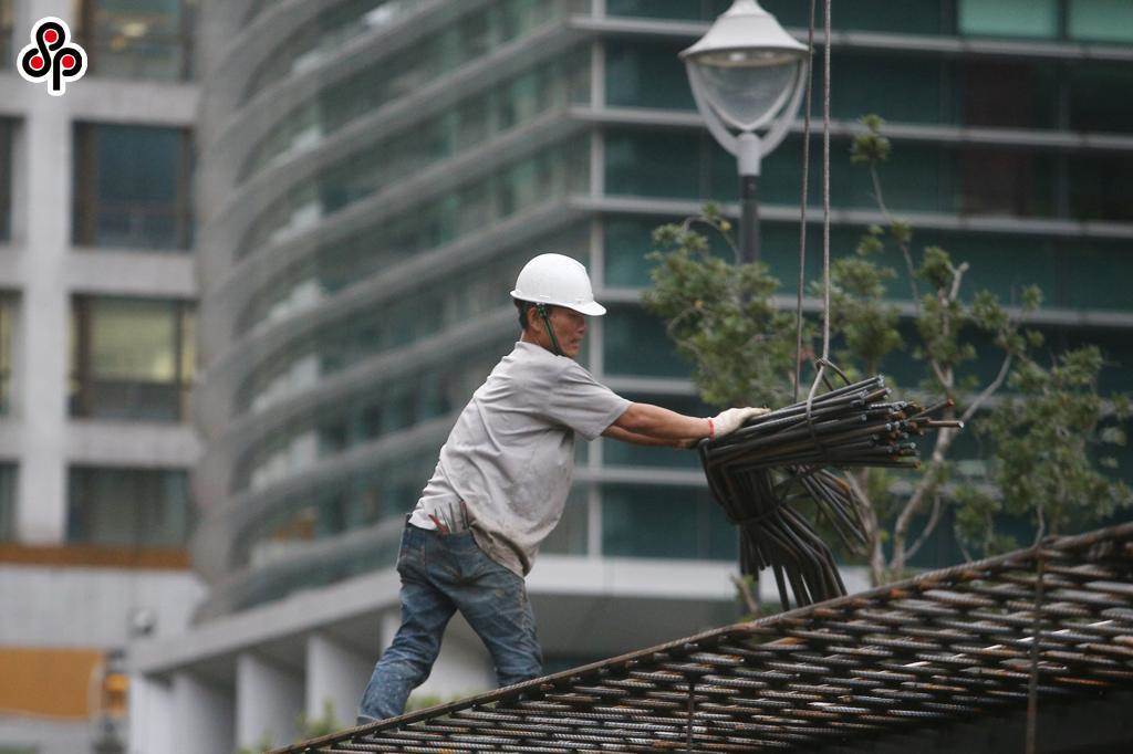 獨／產業火車頭喊缺工！ 內政部提案開放營造公司自僱移工首波8000名獲同意 - 生活