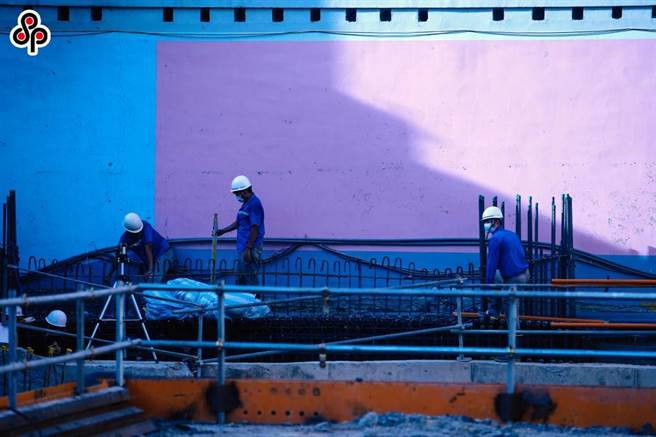 内政部因而在跨国劳动力政策谘询小组内提案盼引进营造公司自聘移工，首波开放8000名获准。（报系资料照）