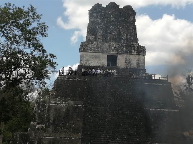 蔡英文参访马雅文化遗址。（崔慈悌摄）